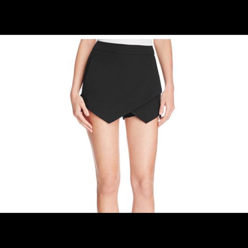 AQUA black squart. Size S. Never worn w tags